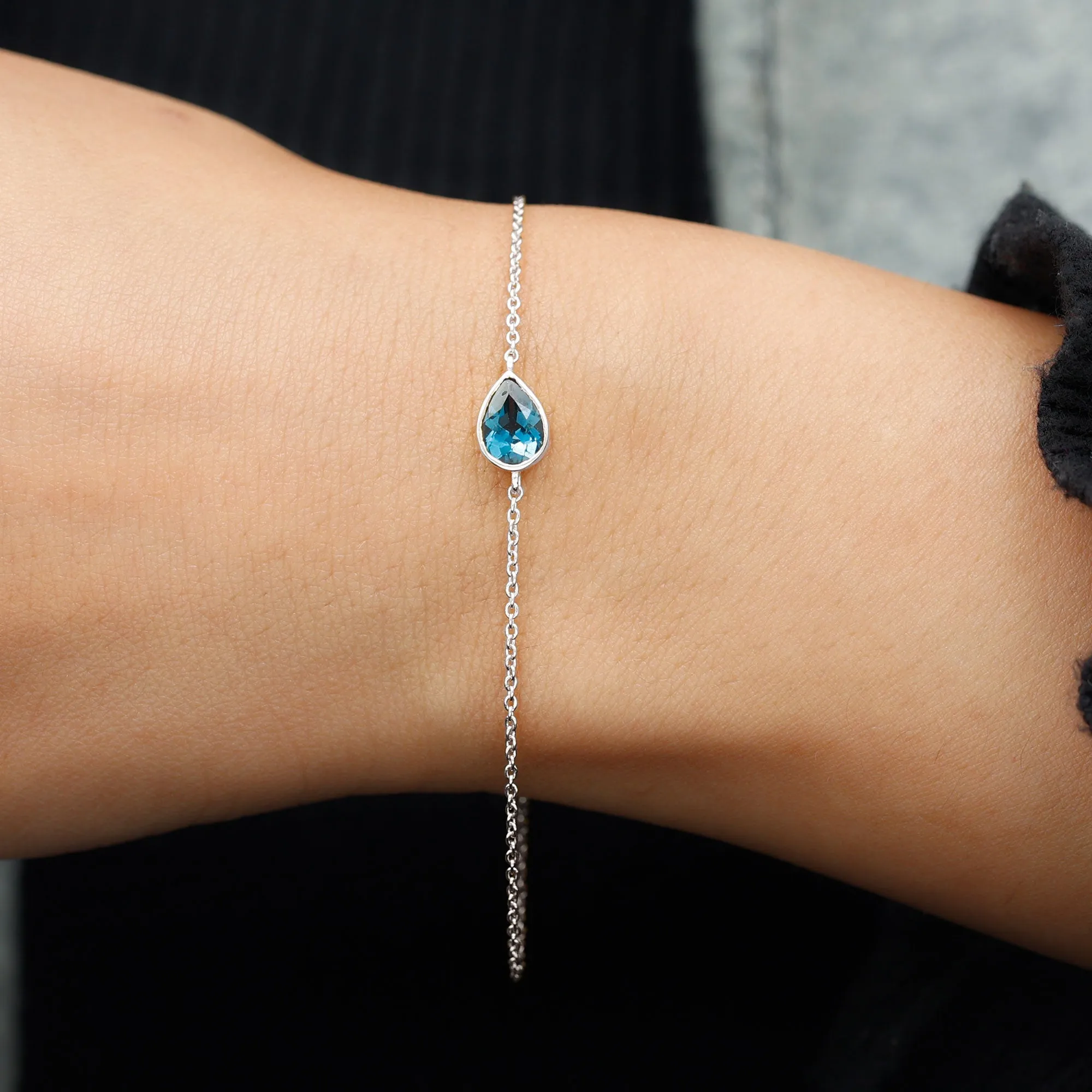 3/4 CT Pear Cut London Blue Topaz Solitaire Gold Chain Bracelet