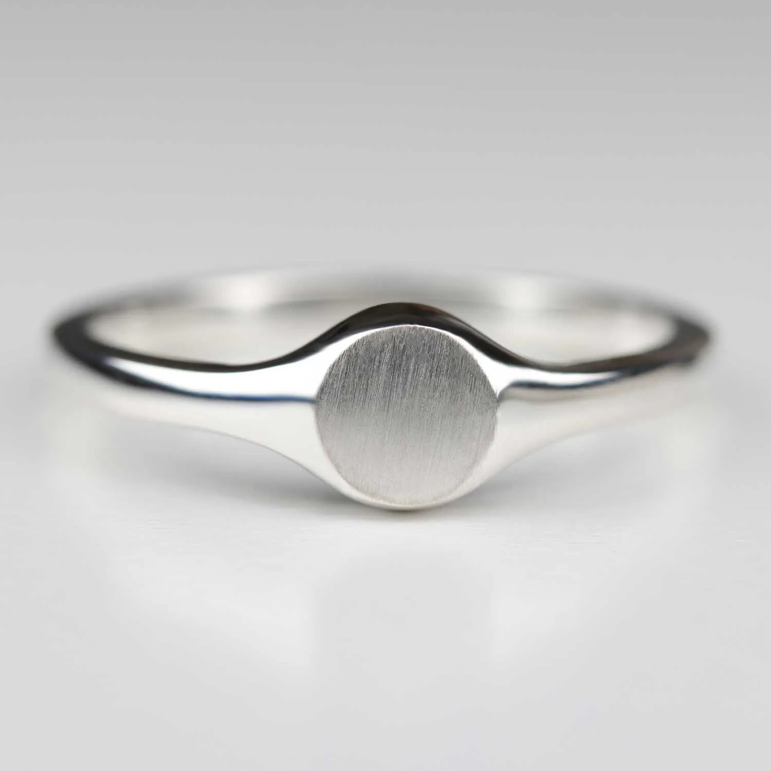 6x6mm Round Signet Ring