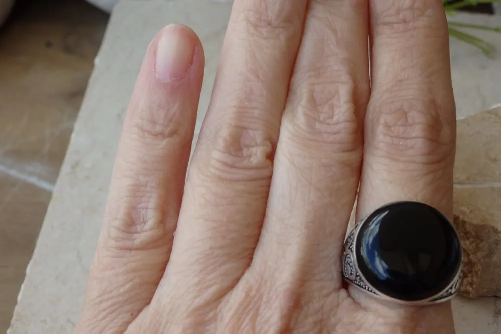 Black onyx ring