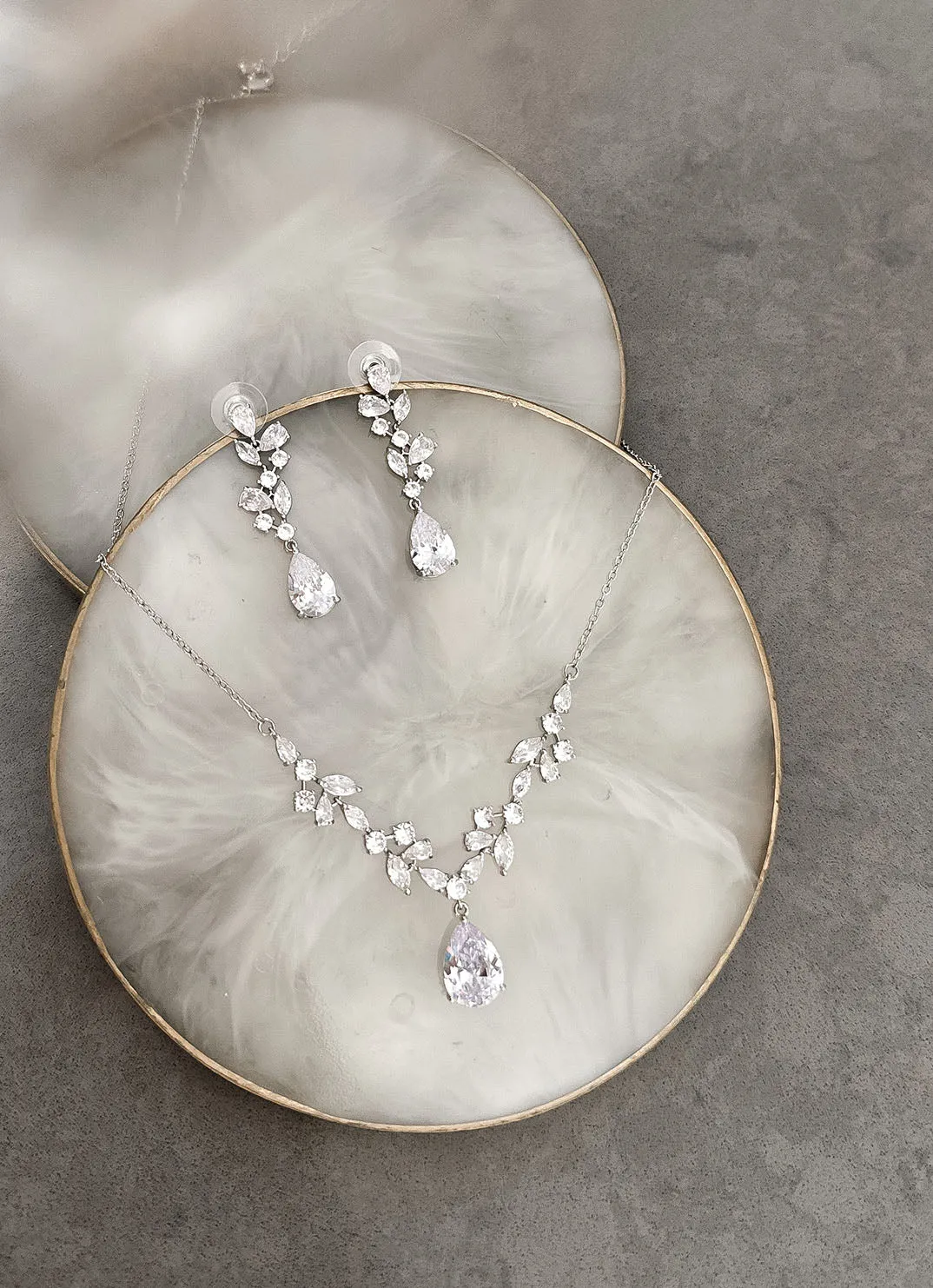 Carissa – Crystal Necklace