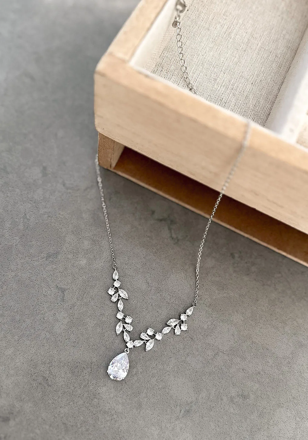 Carissa – Crystal Necklace