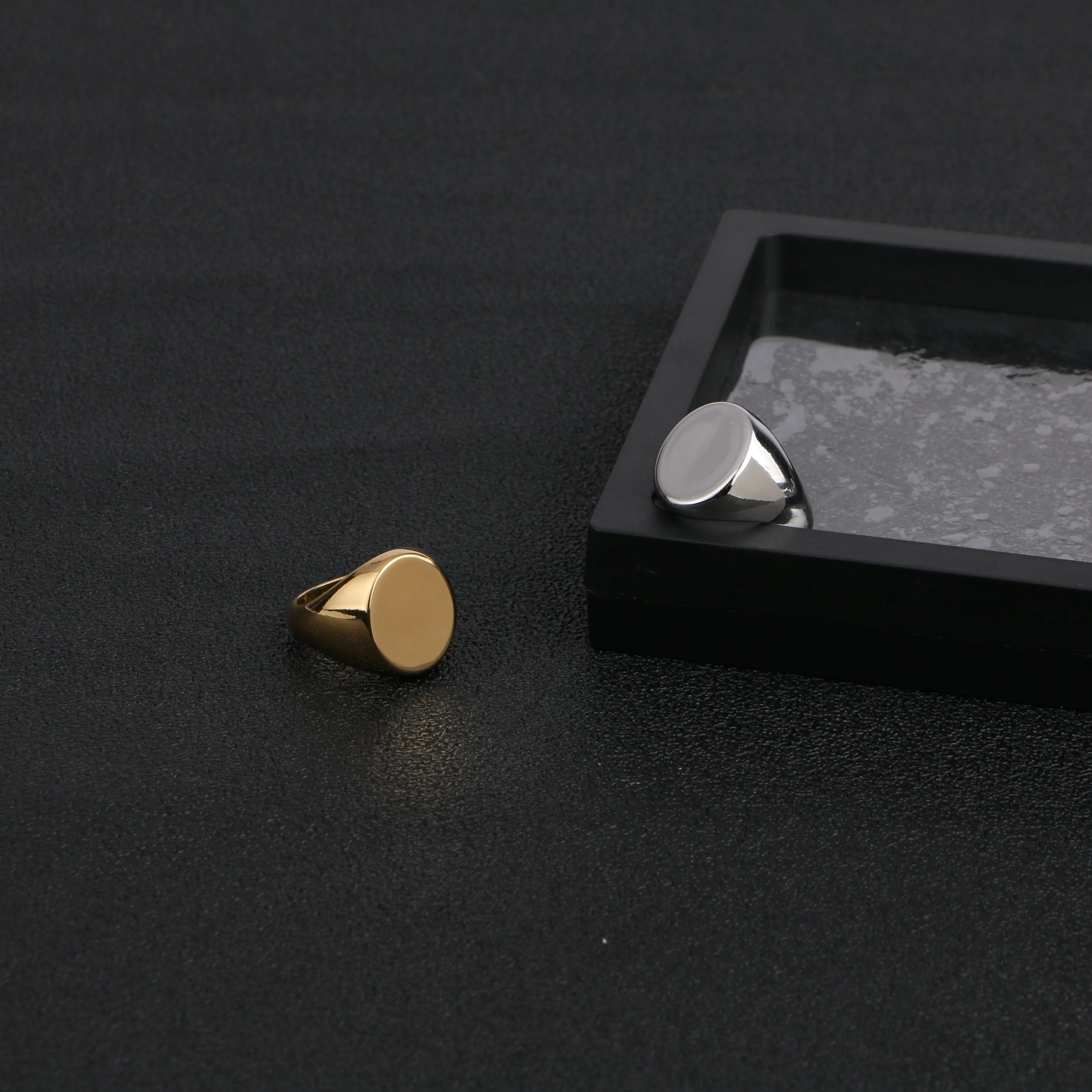 Classic Signet ring