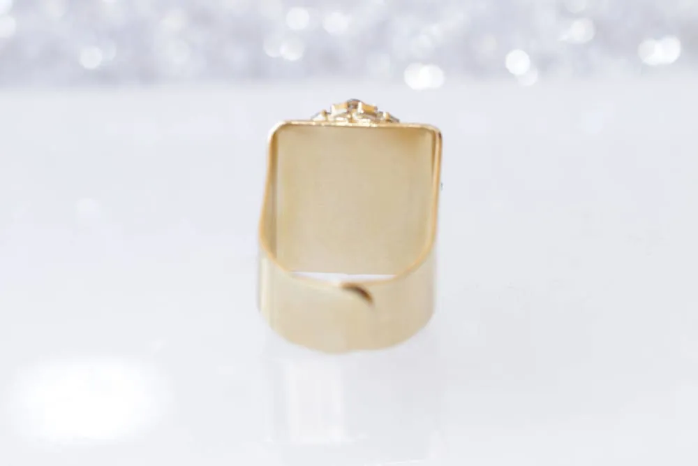 CUSTON SIGNET RING