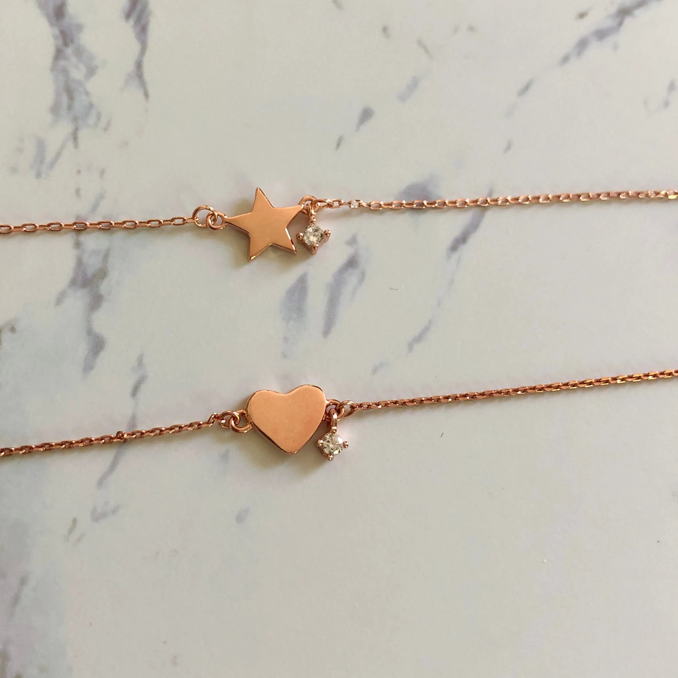 Dainty bracelet with tiny heart