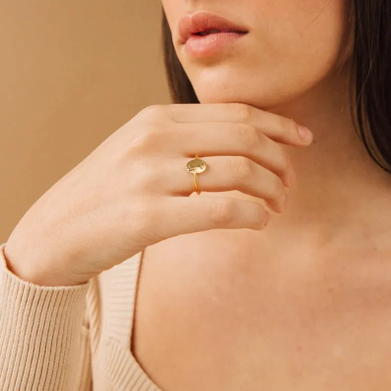 Dainty Personalized Oval Signet Name Ring