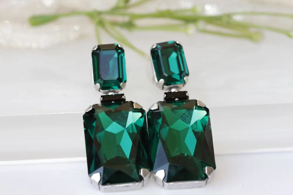 EMERALD SIGNET RING