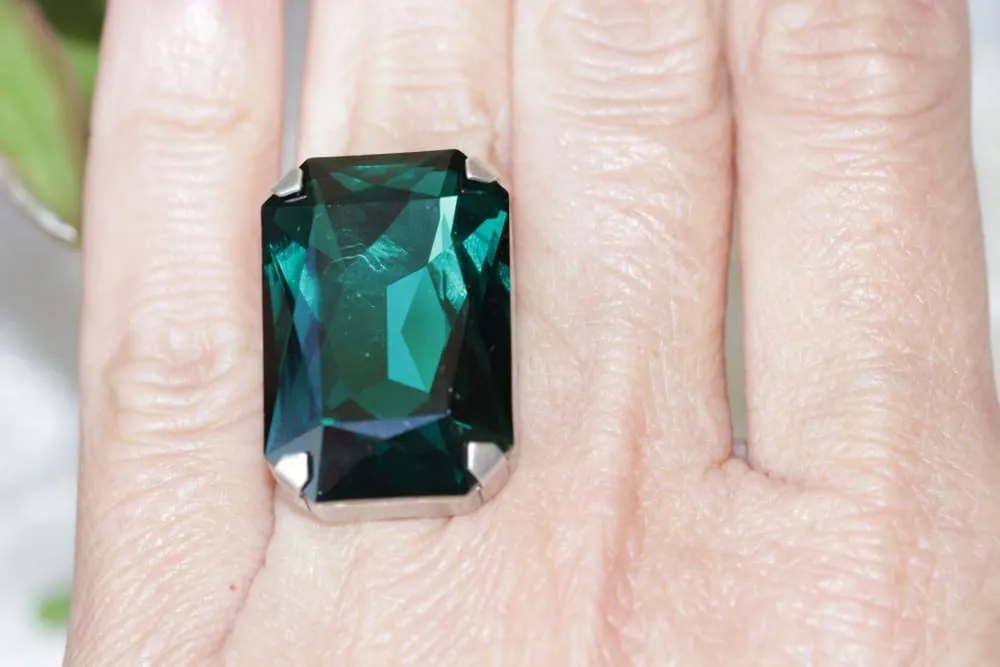 EMERALD SIGNET RING