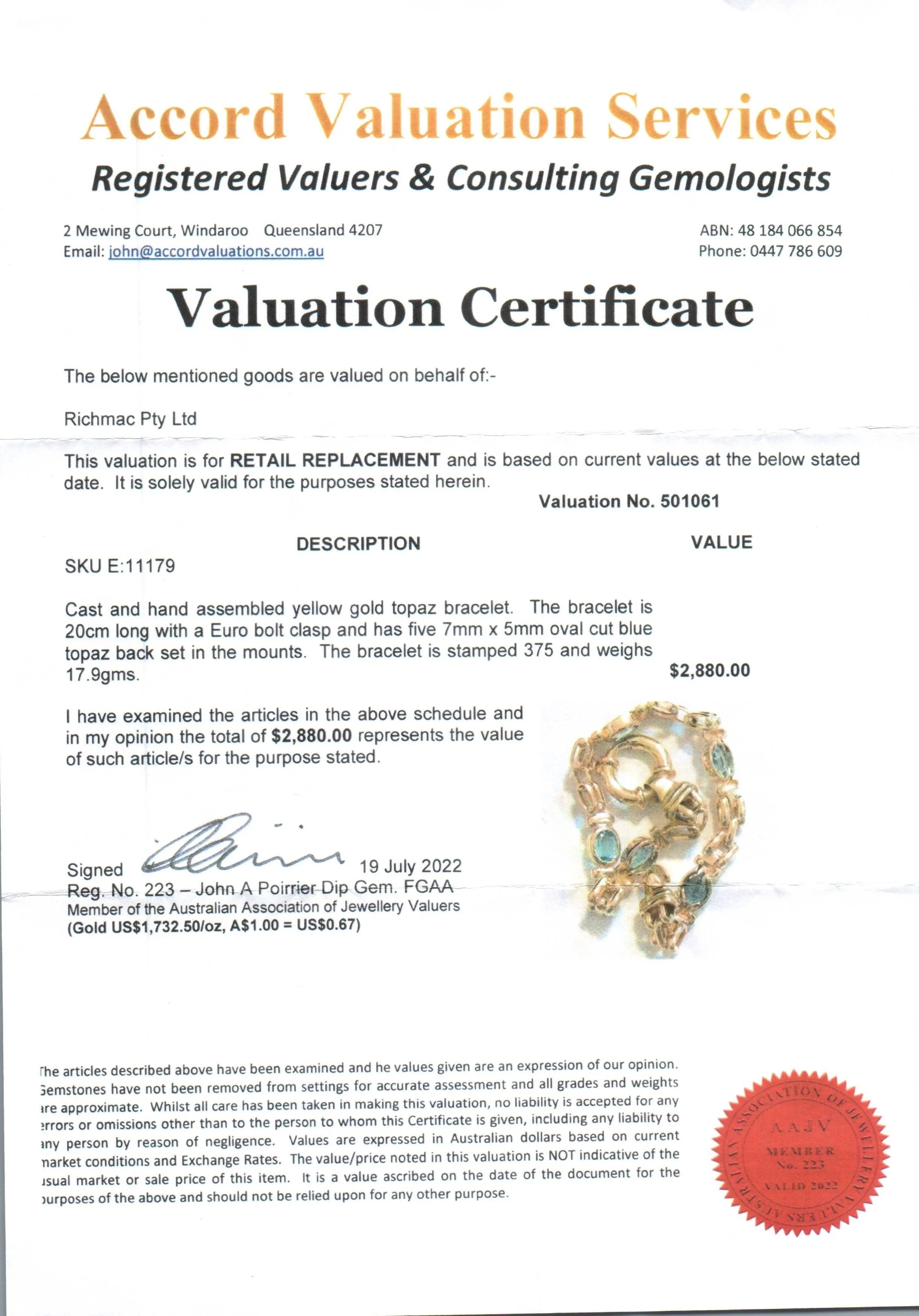 Exquisite Yellow Gold Blue Topaz Bracelet