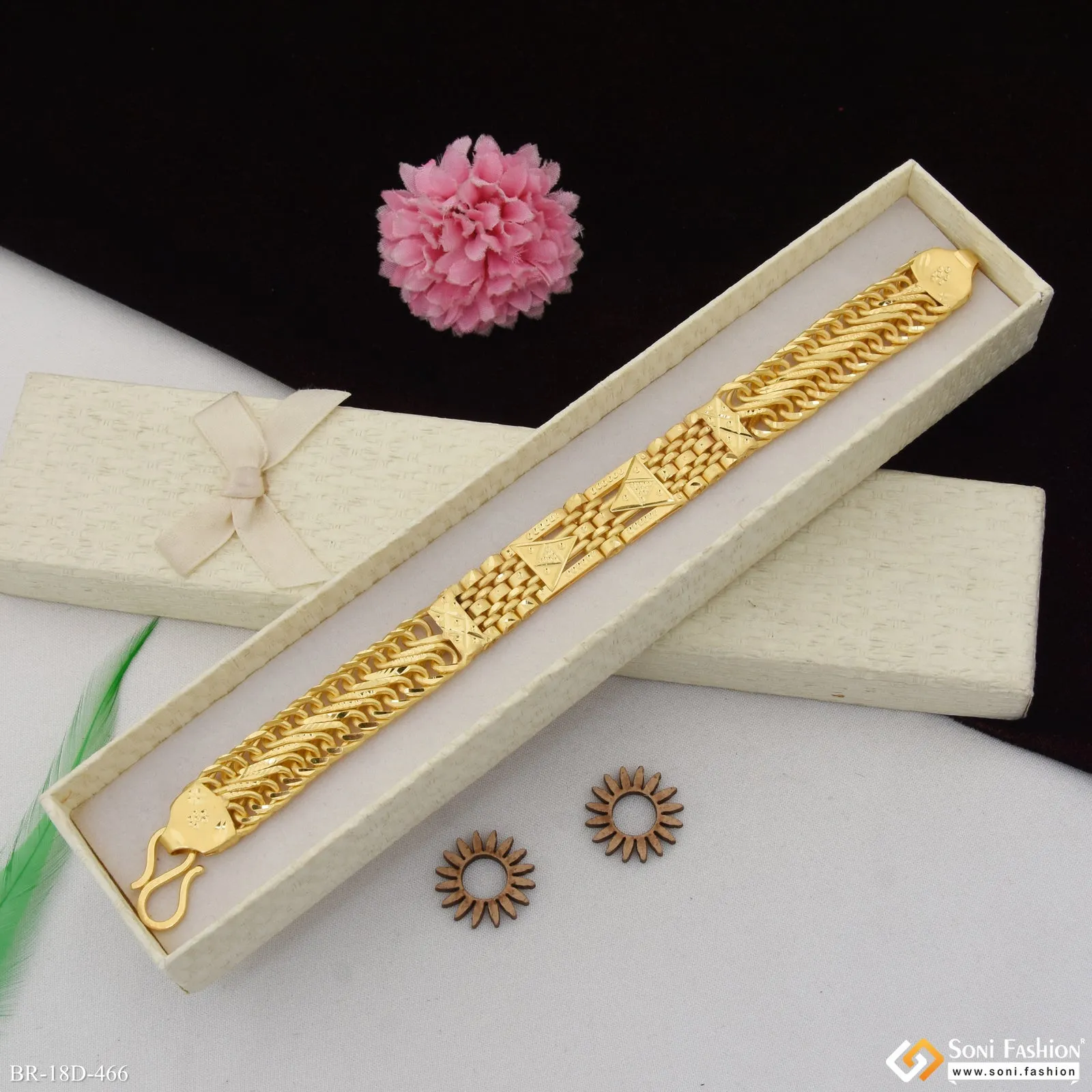 Fancy Design High-Quality Gold Plated Bracelet for Men - Style D466