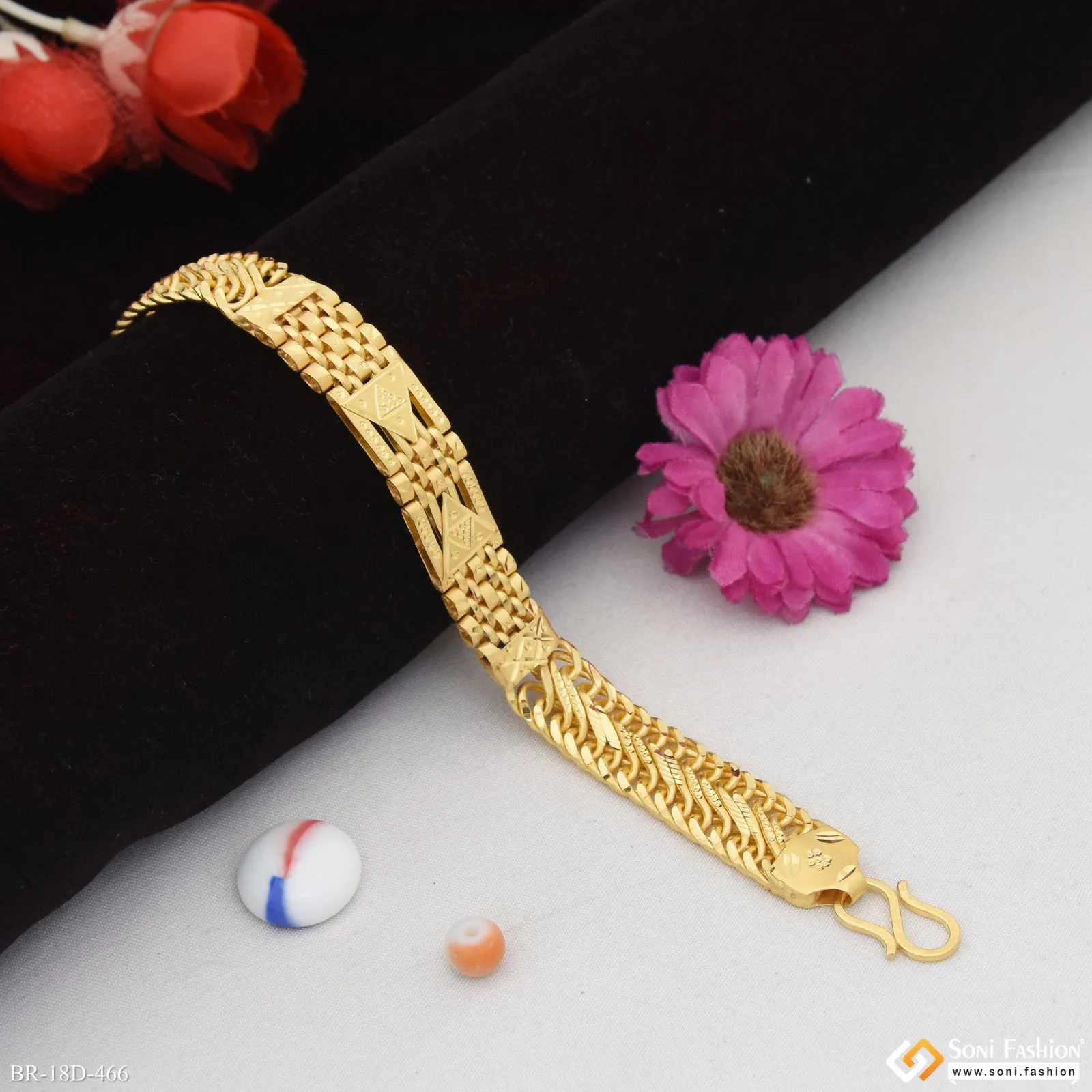 Fancy Design High-Quality Gold Plated Bracelet for Men - Style D466
