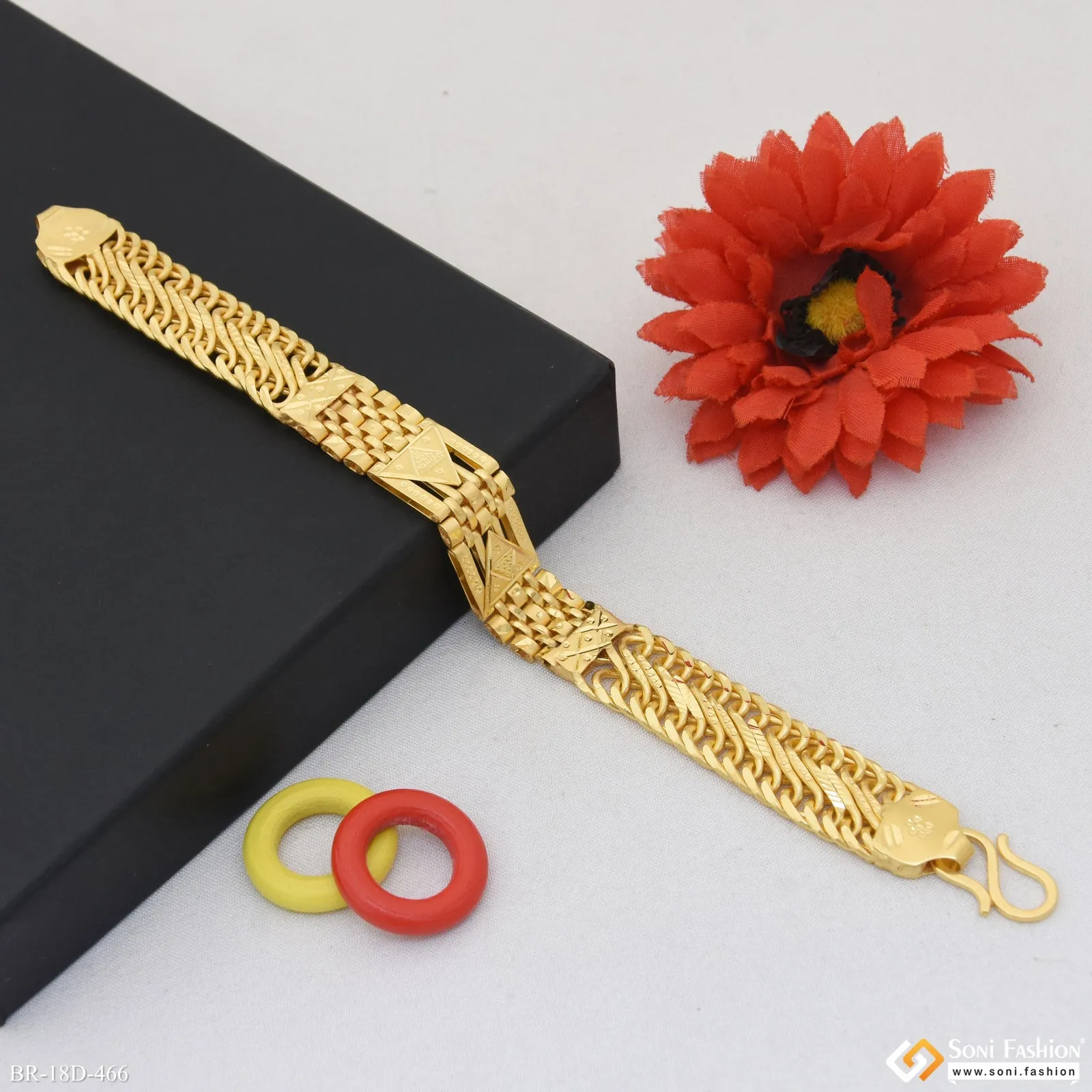 Fancy Design High-Quality Gold Plated Bracelet for Men - Style D466
