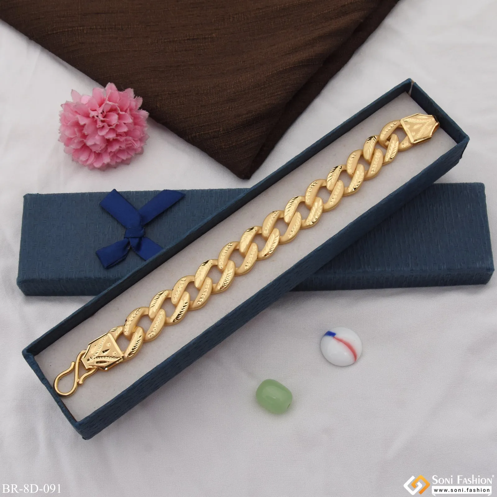 Fancy Design High-Quality Gold Plated Pokal Bracelet for Men - Style D091