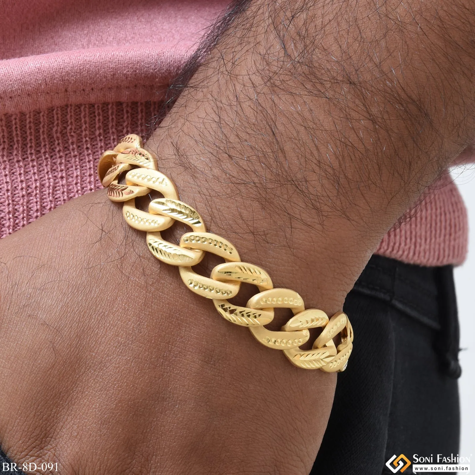 Fancy Design High-Quality Gold Plated Pokal Bracelet for Men - Style D091