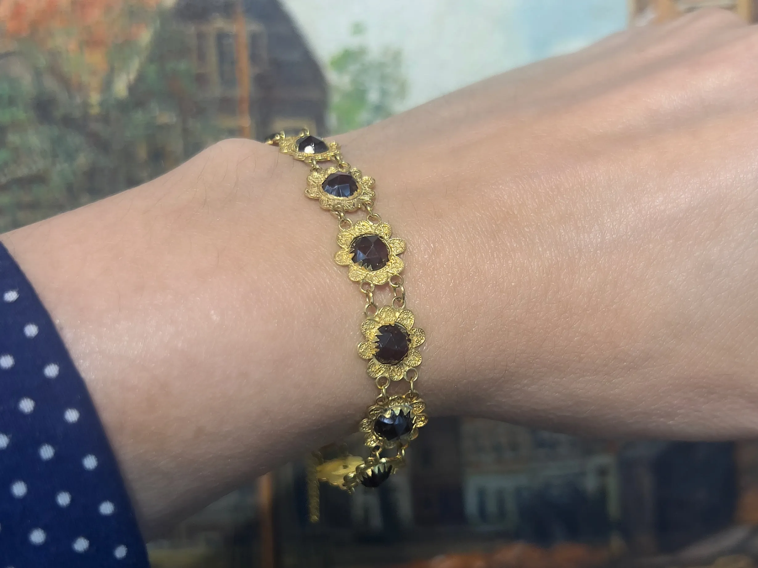 Garnet bracelet in 14 carat gold