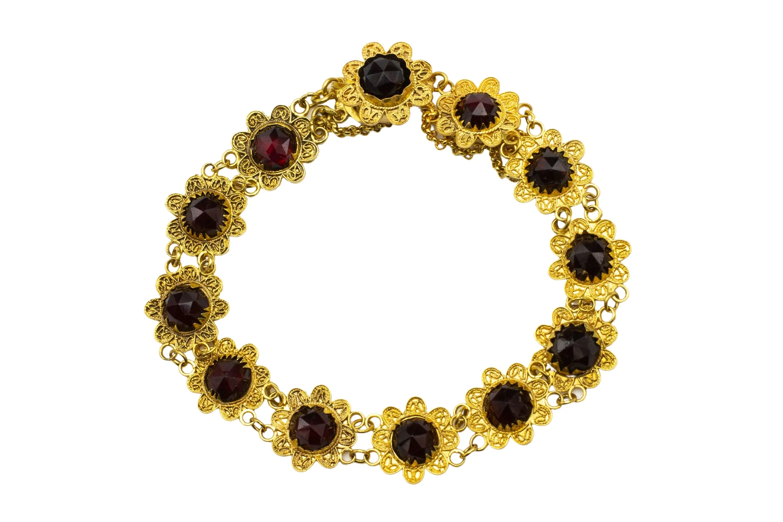Garnet bracelet in 14 carat gold