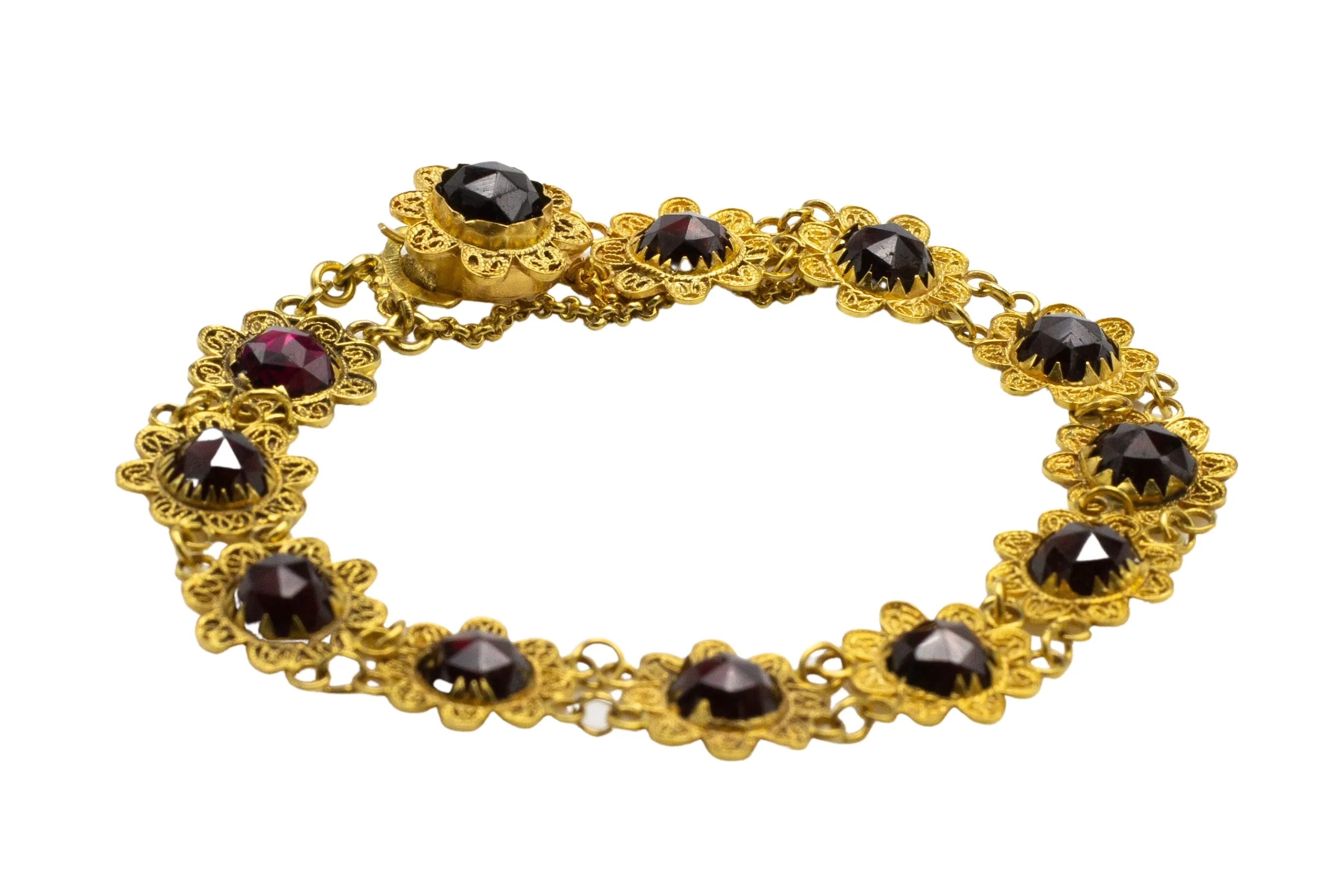 Garnet bracelet in 14 carat gold