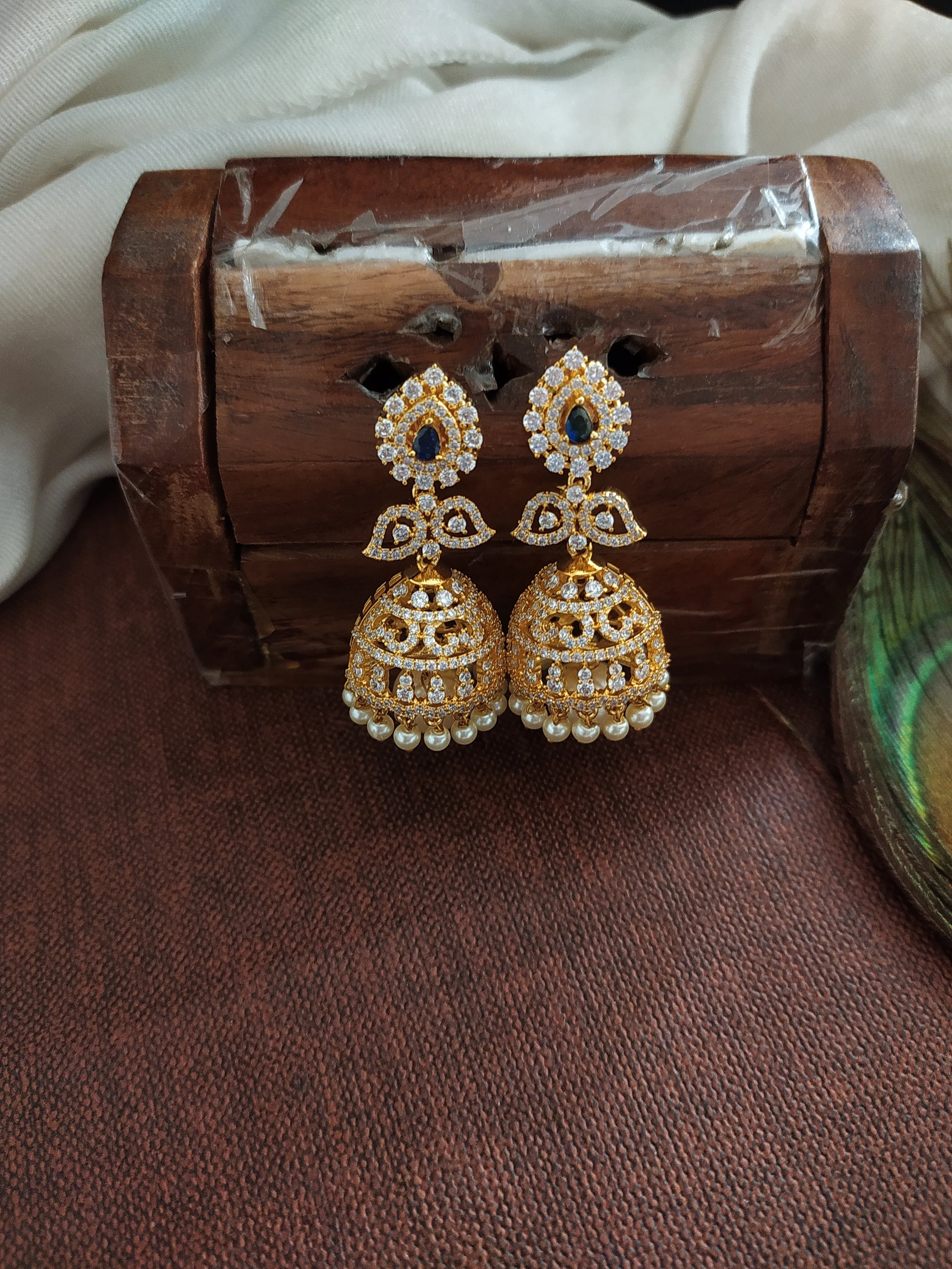 Gold Plated Floral Design Amazing Zircon Necklace Set