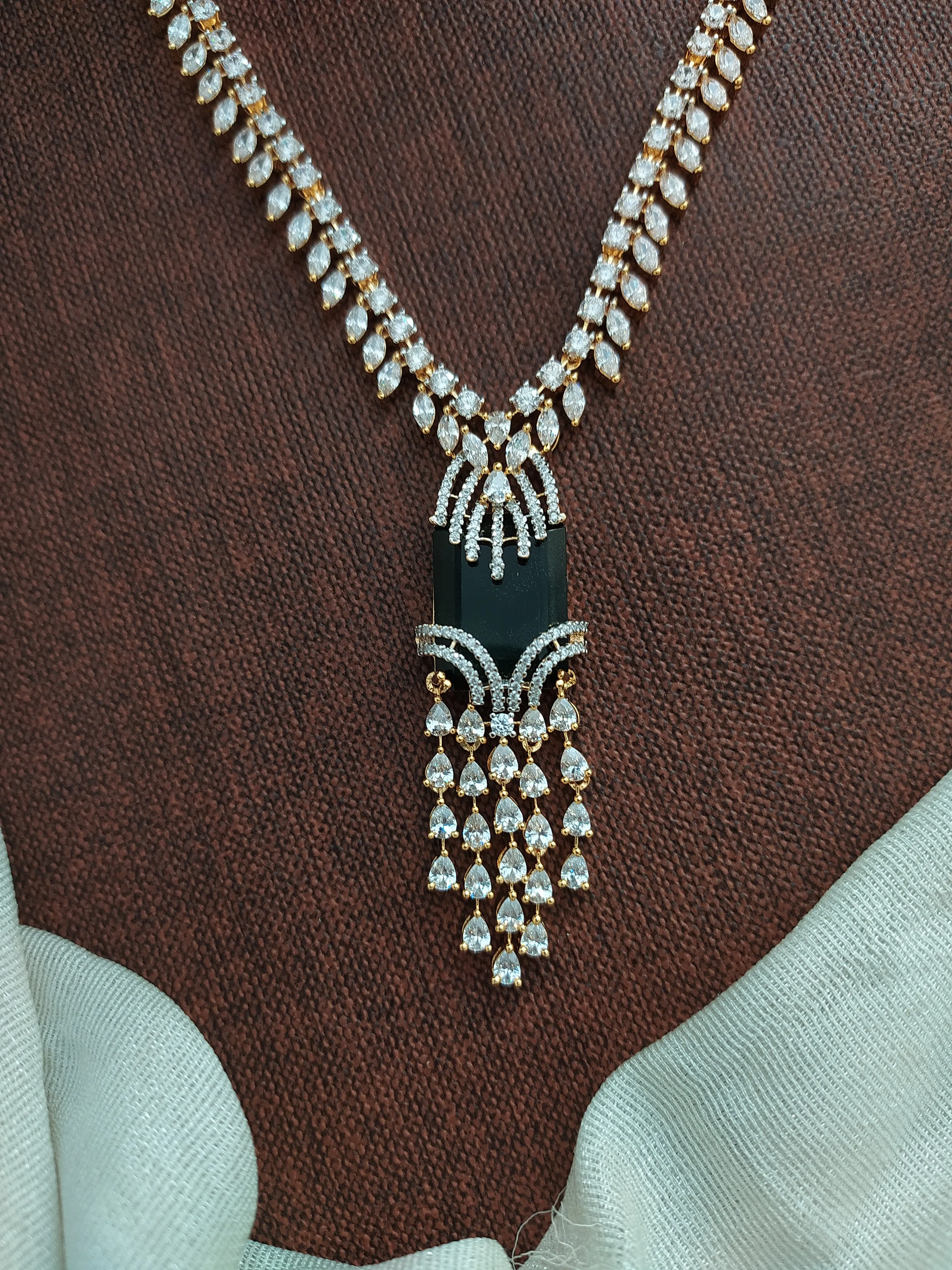 Gold-plated necklace Set with Dazzling Earrings – Available in Green and Blue