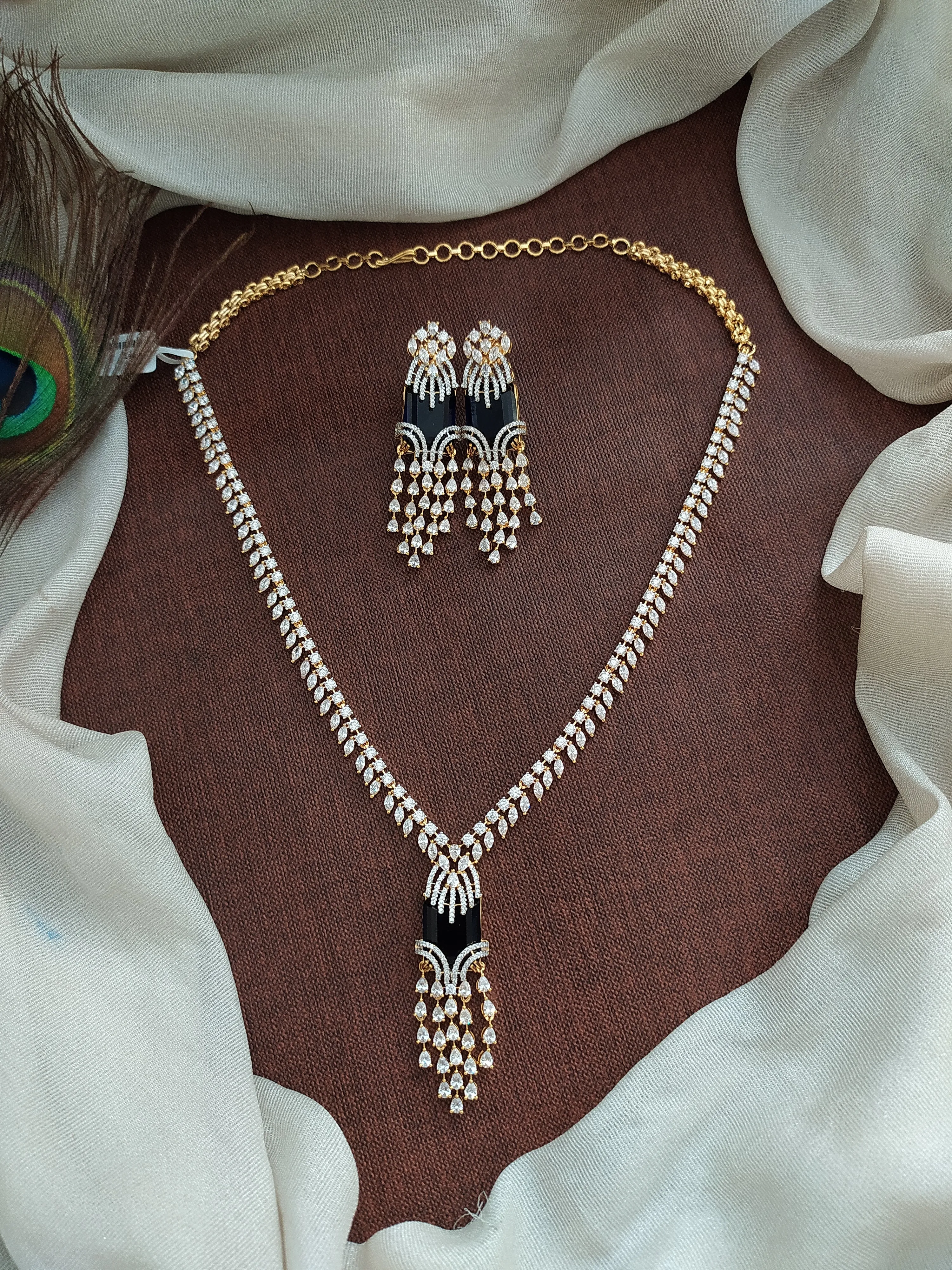 Gold-plated necklace Set with Dazzling Earrings – Available in Green and Blue