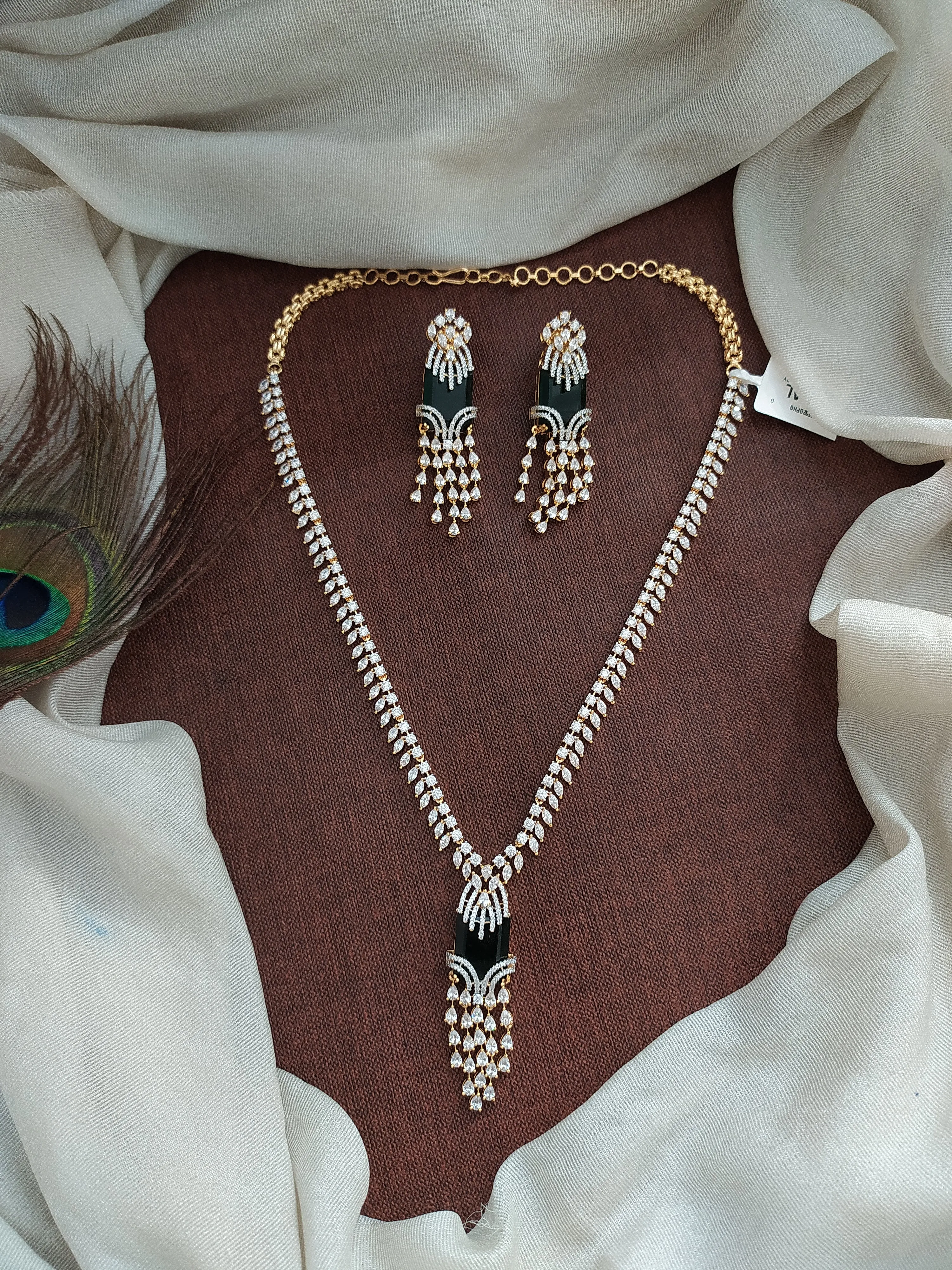 Gold-plated necklace Set with Dazzling Earrings – Available in Green and Blue