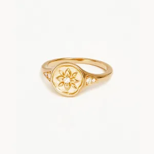 LIVE IN LOVE LOTUS SIGNET RING | Gold