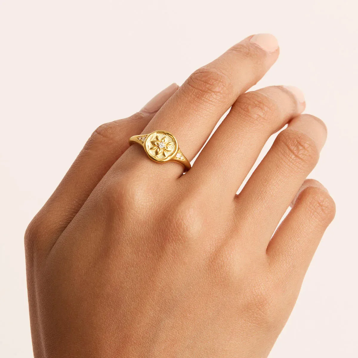 LIVE IN LOVE LOTUS SIGNET RING | Gold