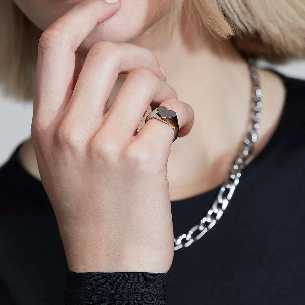 SIGNET RING HEART WHITE GOLD