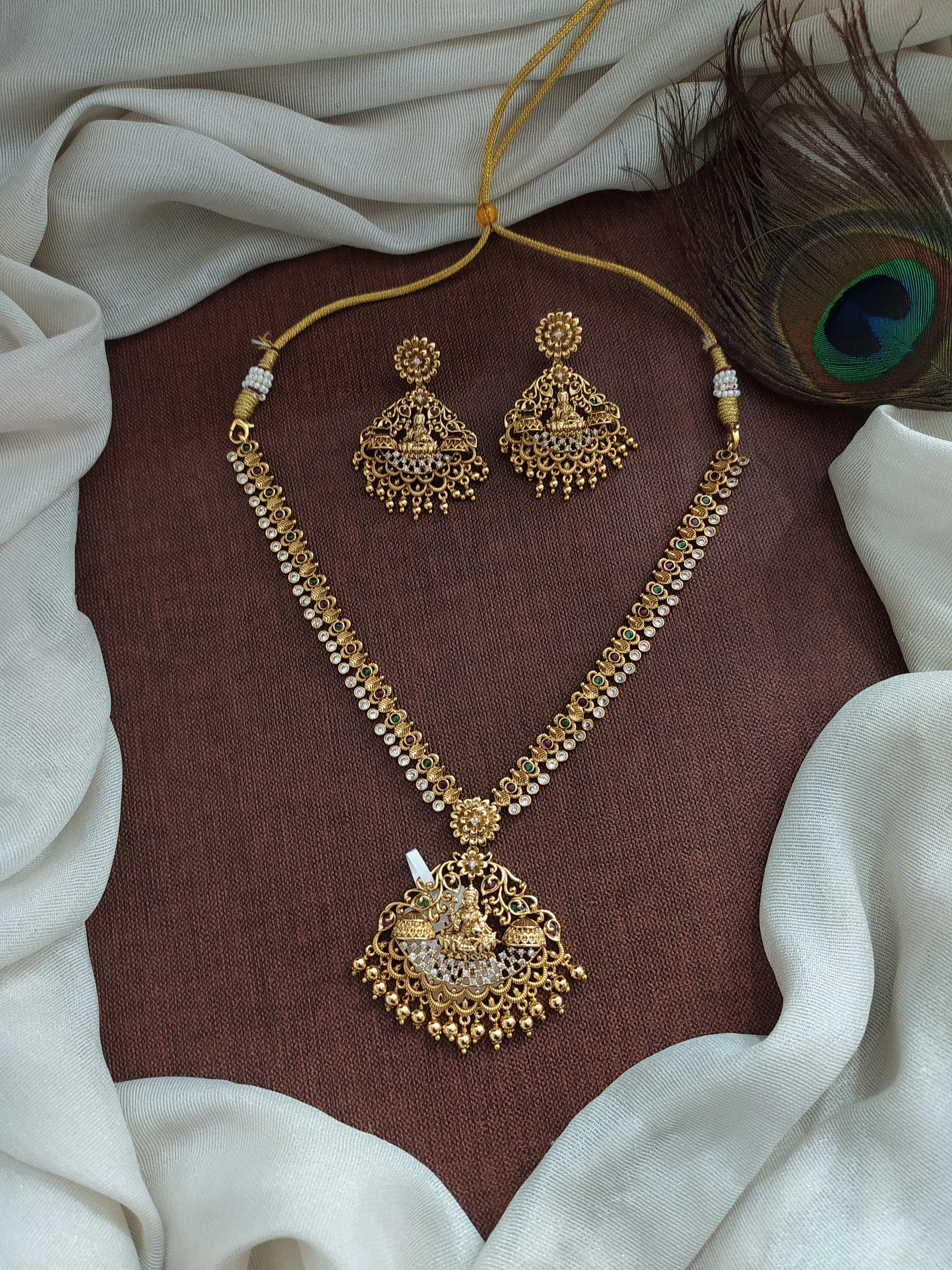 Simple Lakshmi Antique Necklace Set with Earrings