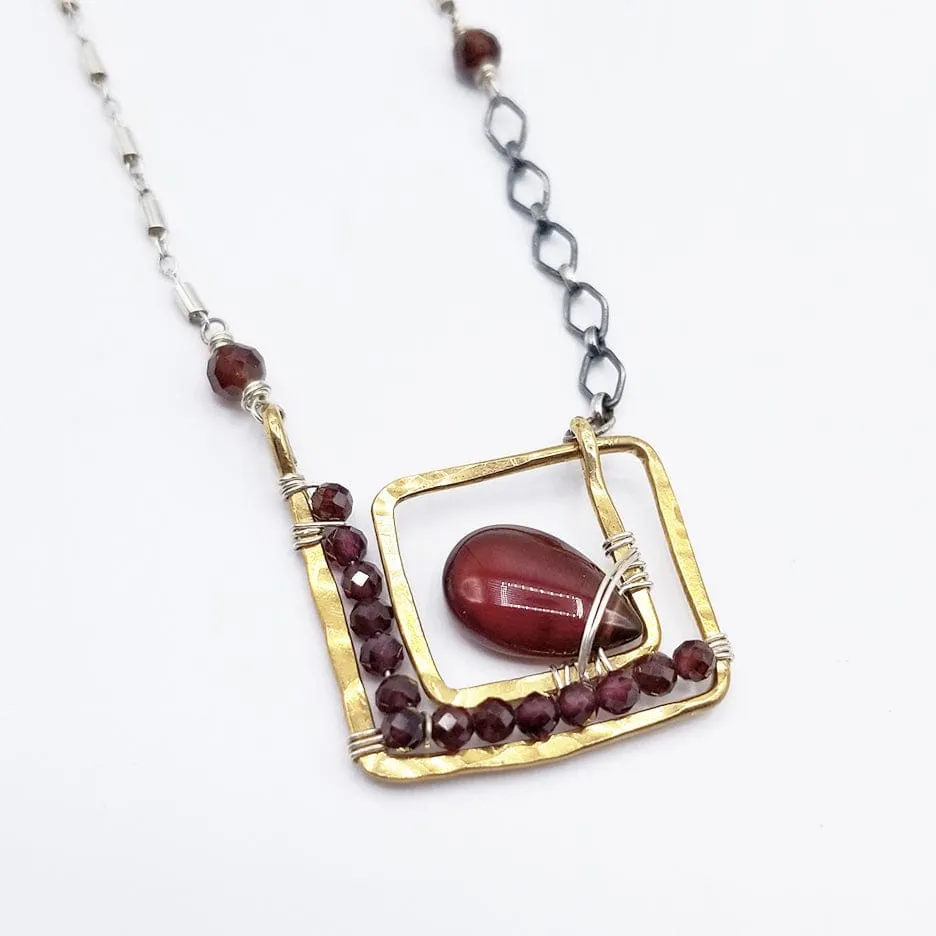 SQUARE SPIRAL WITH CARNELIAN DROP AND FACETED GARNETS NECKLACE