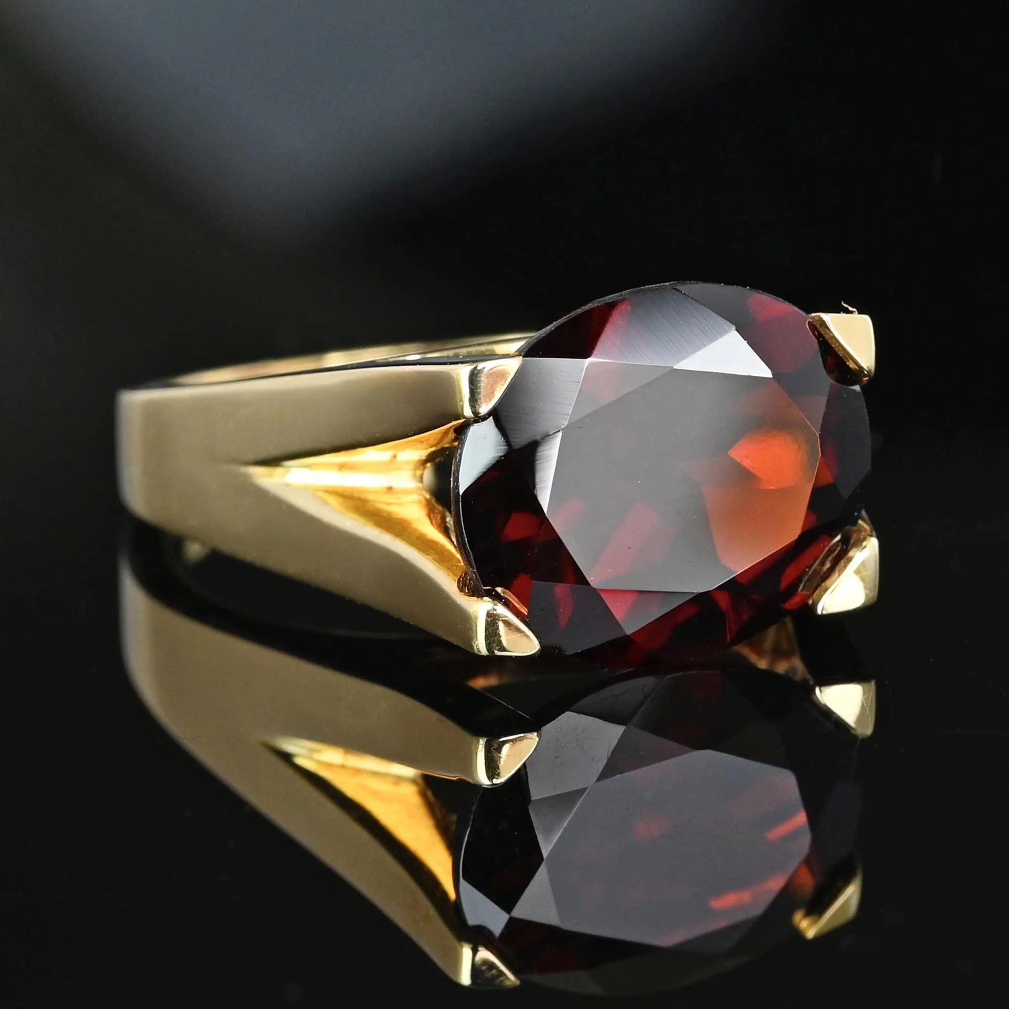 Vintage 10K Gold East West 6.25 CTW Garnet Ring, Signet Style
