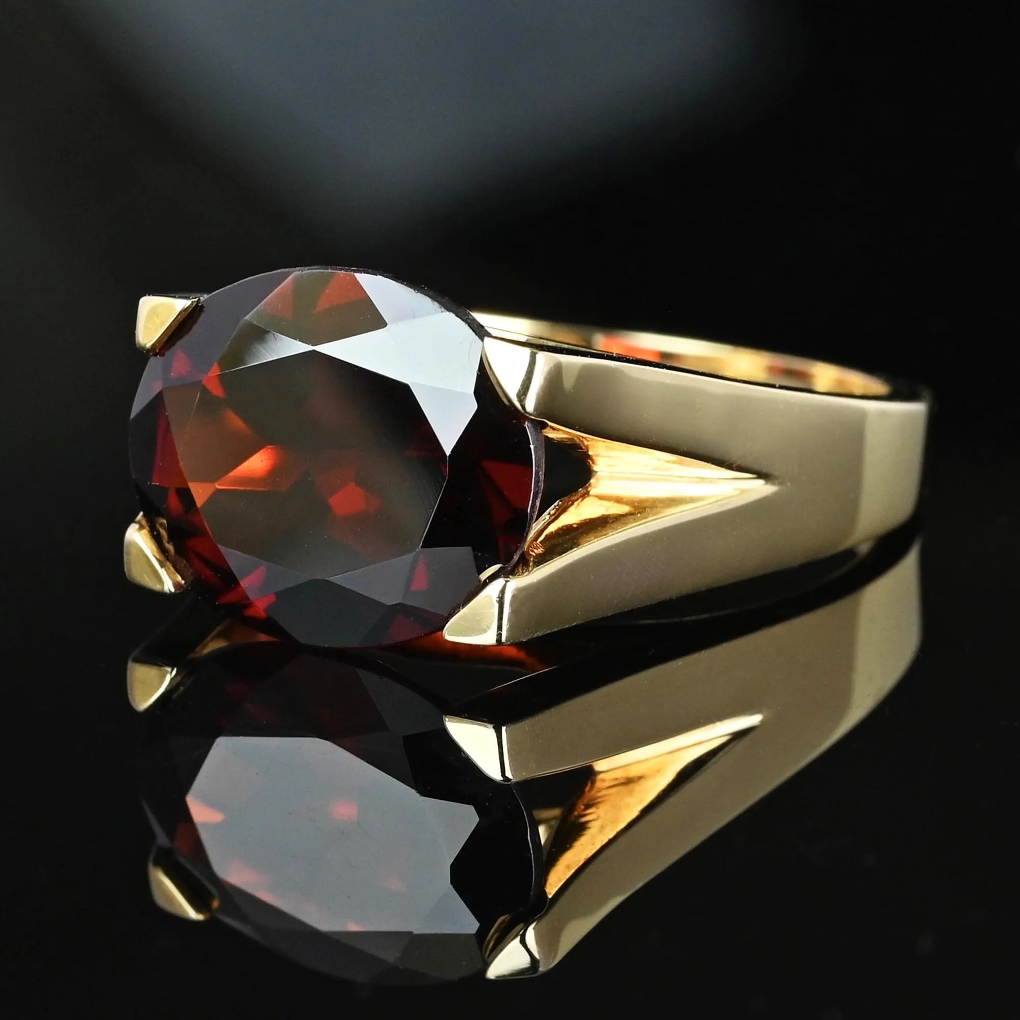 Vintage 10K Gold East West 6.25 CTW Garnet Ring, Signet Style