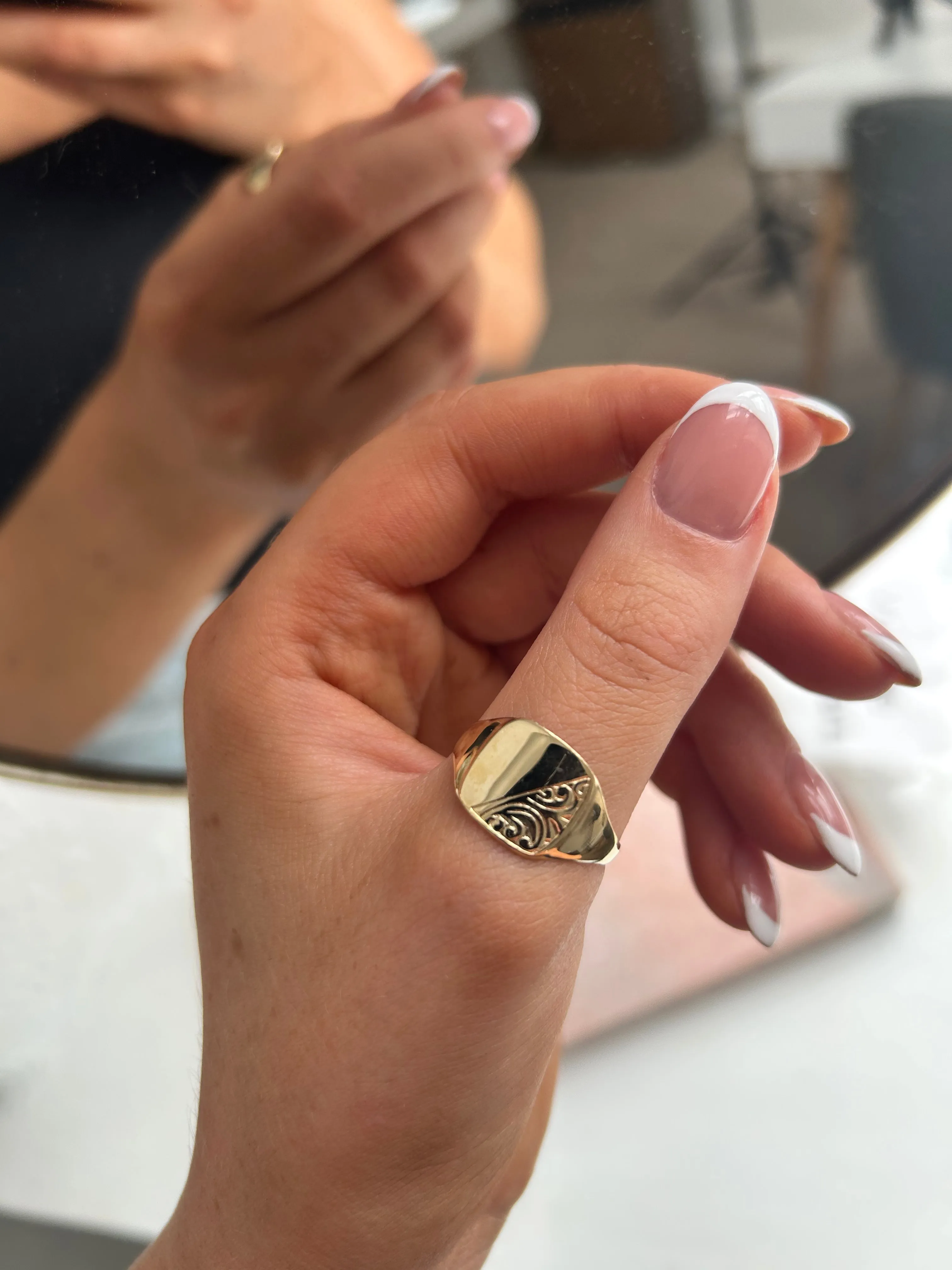 Vintage 9ct Yellow Gold Square Signet Ring