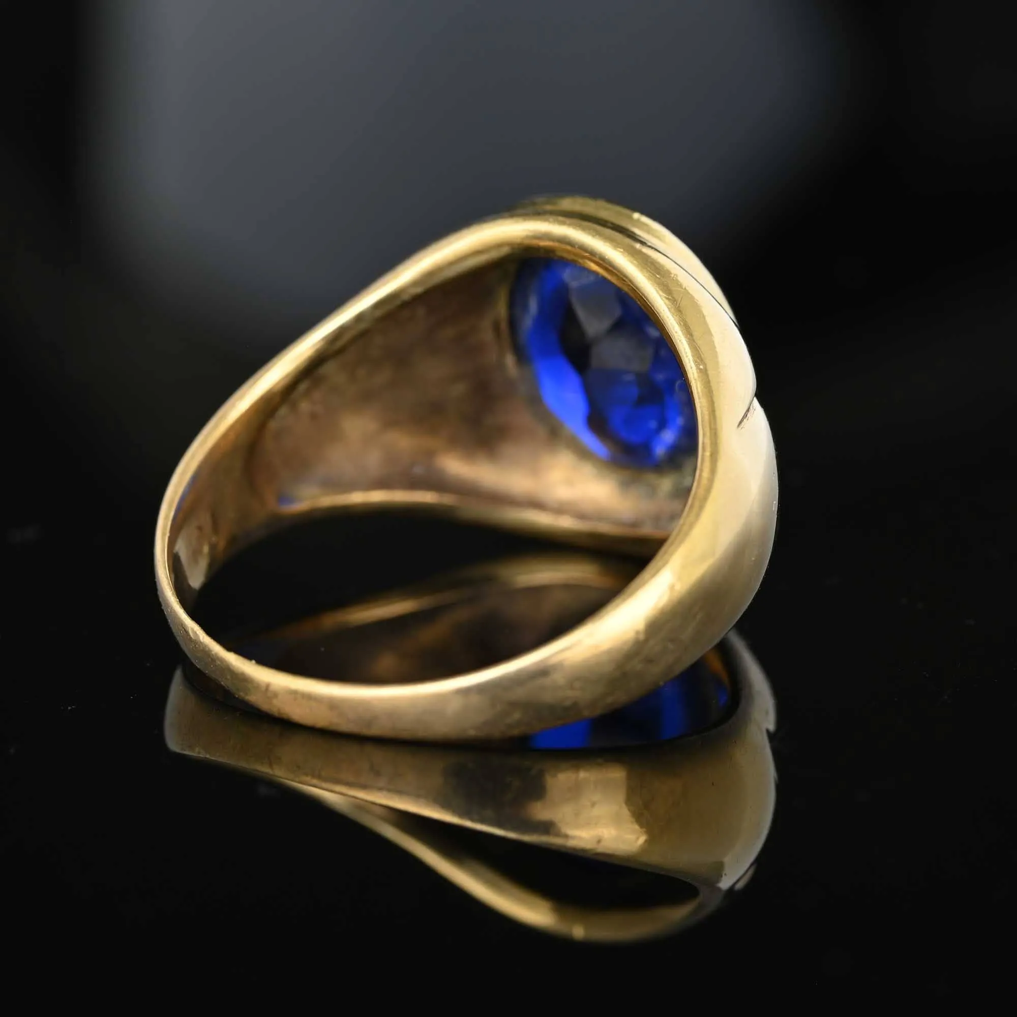Vintage Gold Signet Blue Spinel Cabochon Ring