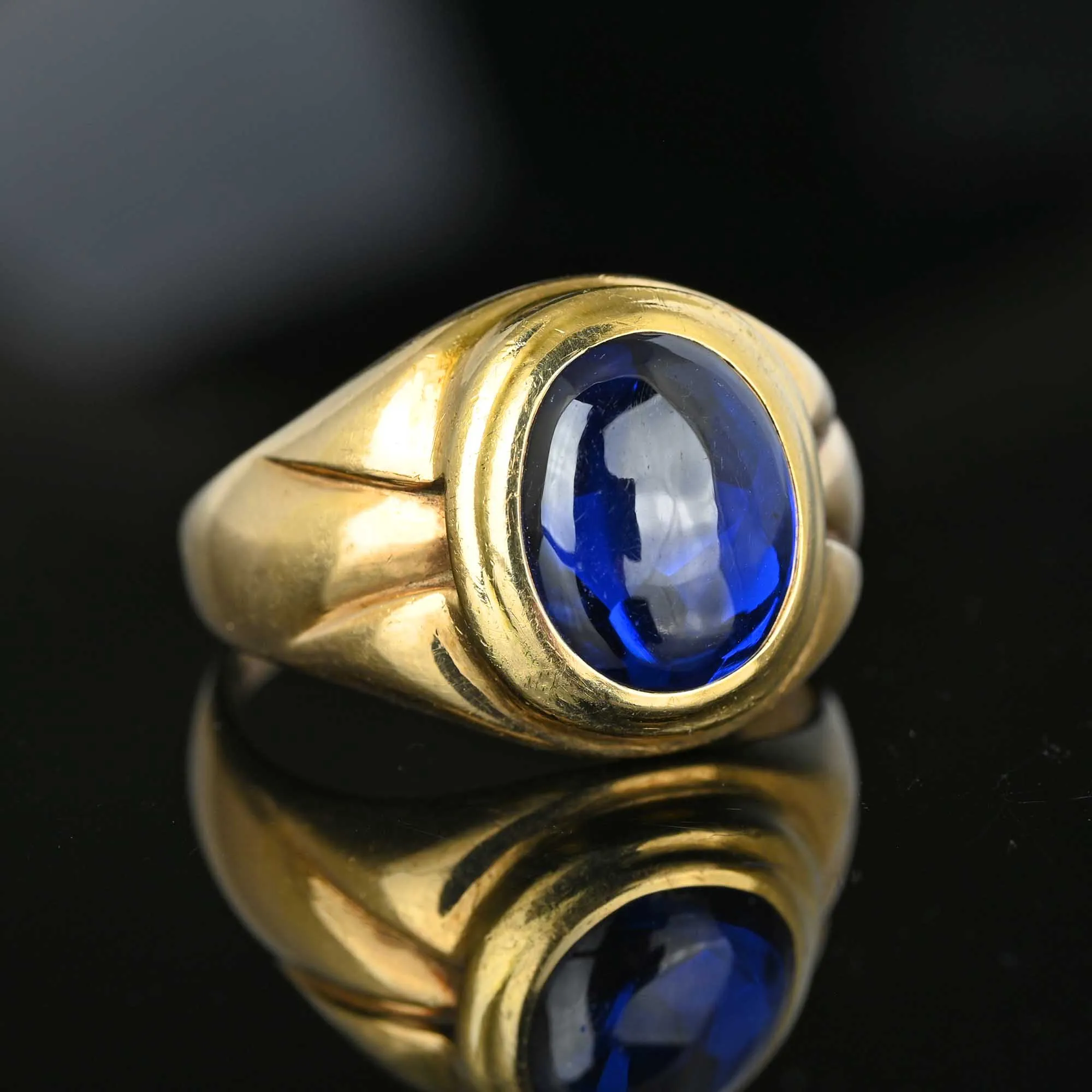 Vintage Gold Signet Blue Spinel Cabochon Ring