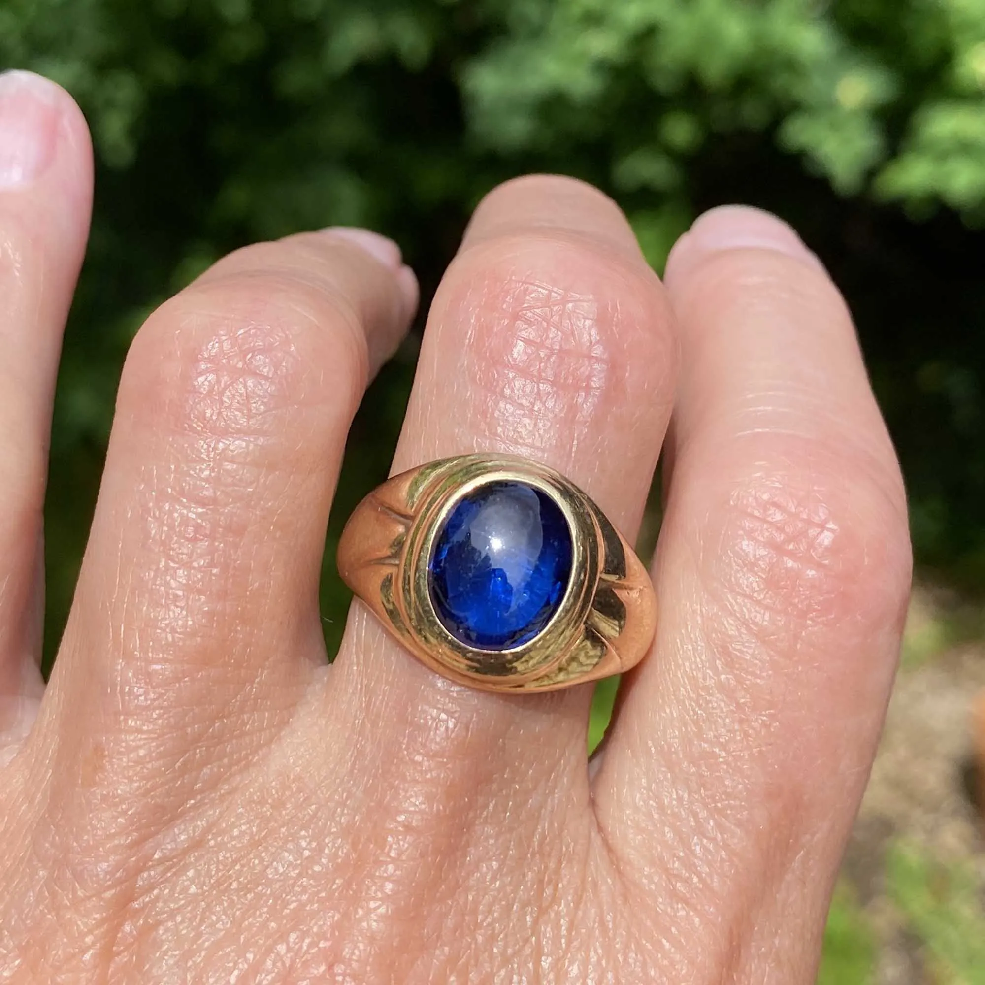 Vintage Gold Signet Blue Spinel Cabochon Ring