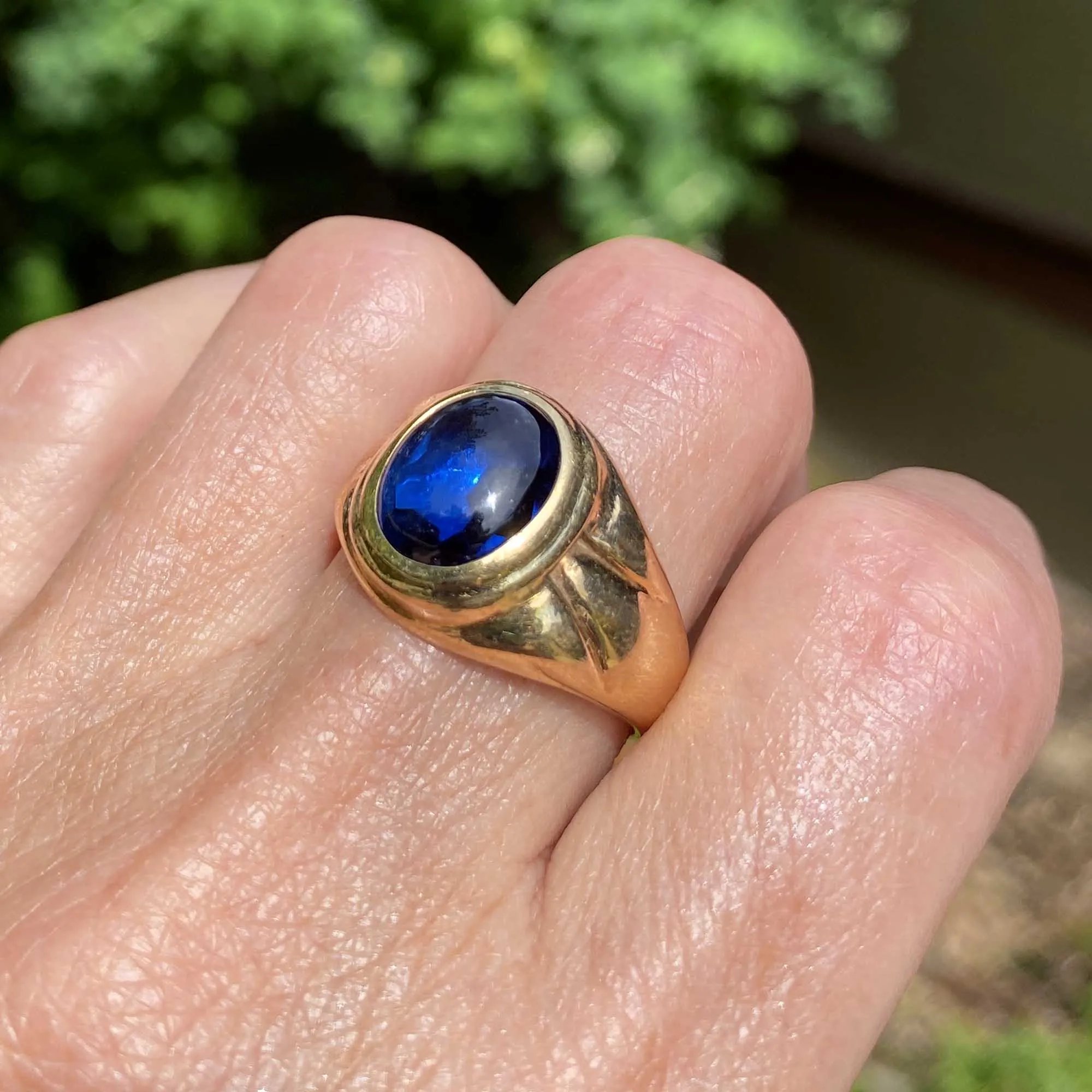 Vintage Gold Signet Blue Spinel Cabochon Ring