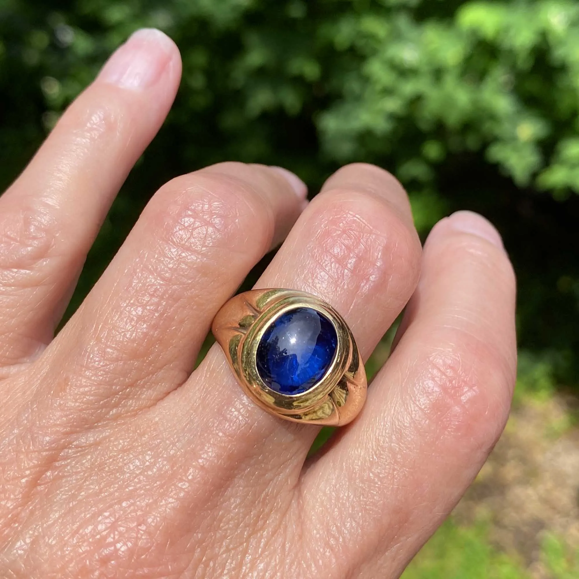 Vintage Gold Signet Blue Spinel Cabochon Ring