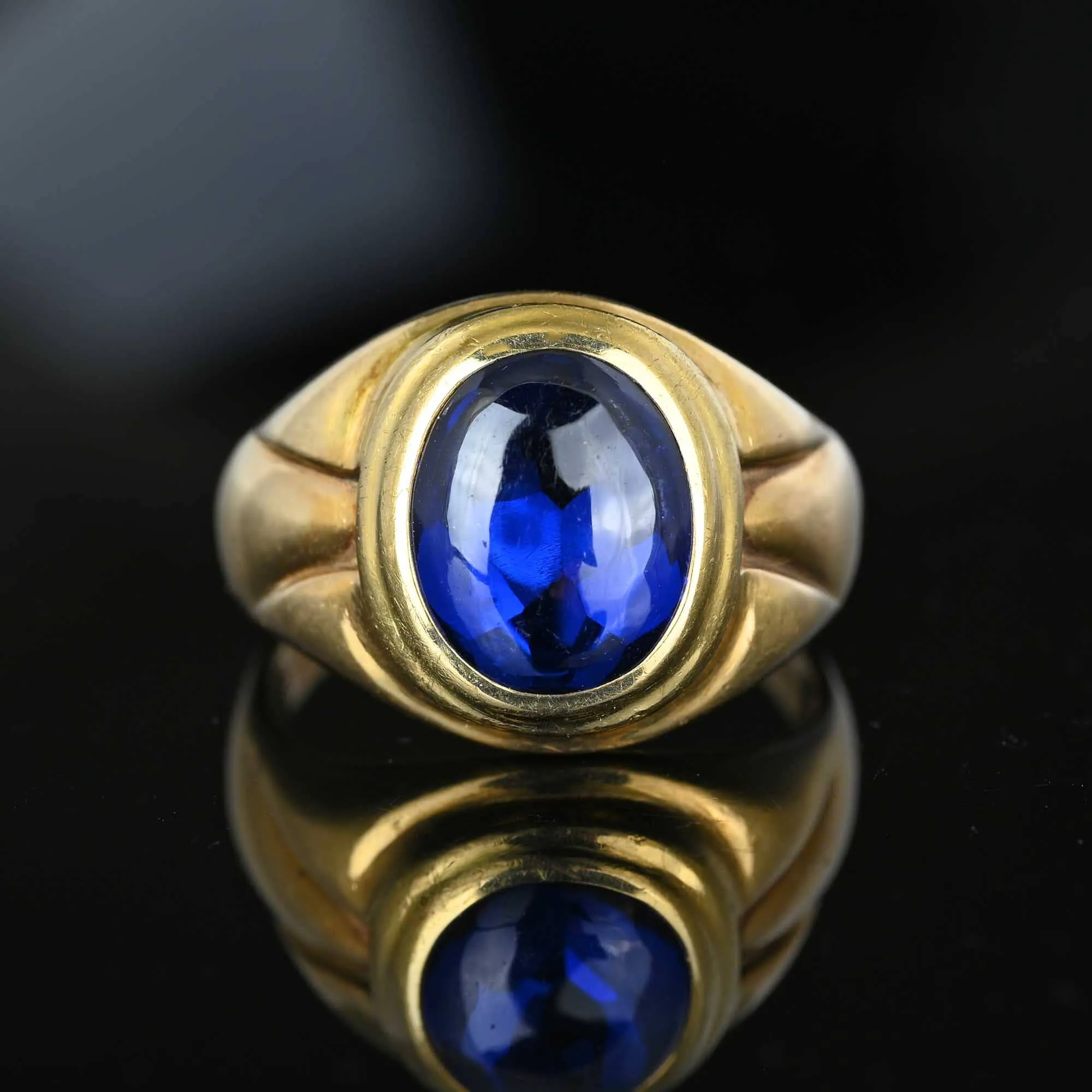 Vintage Gold Signet Blue Spinel Cabochon Ring